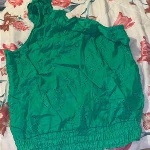 sleeveless shirt of one shoulder